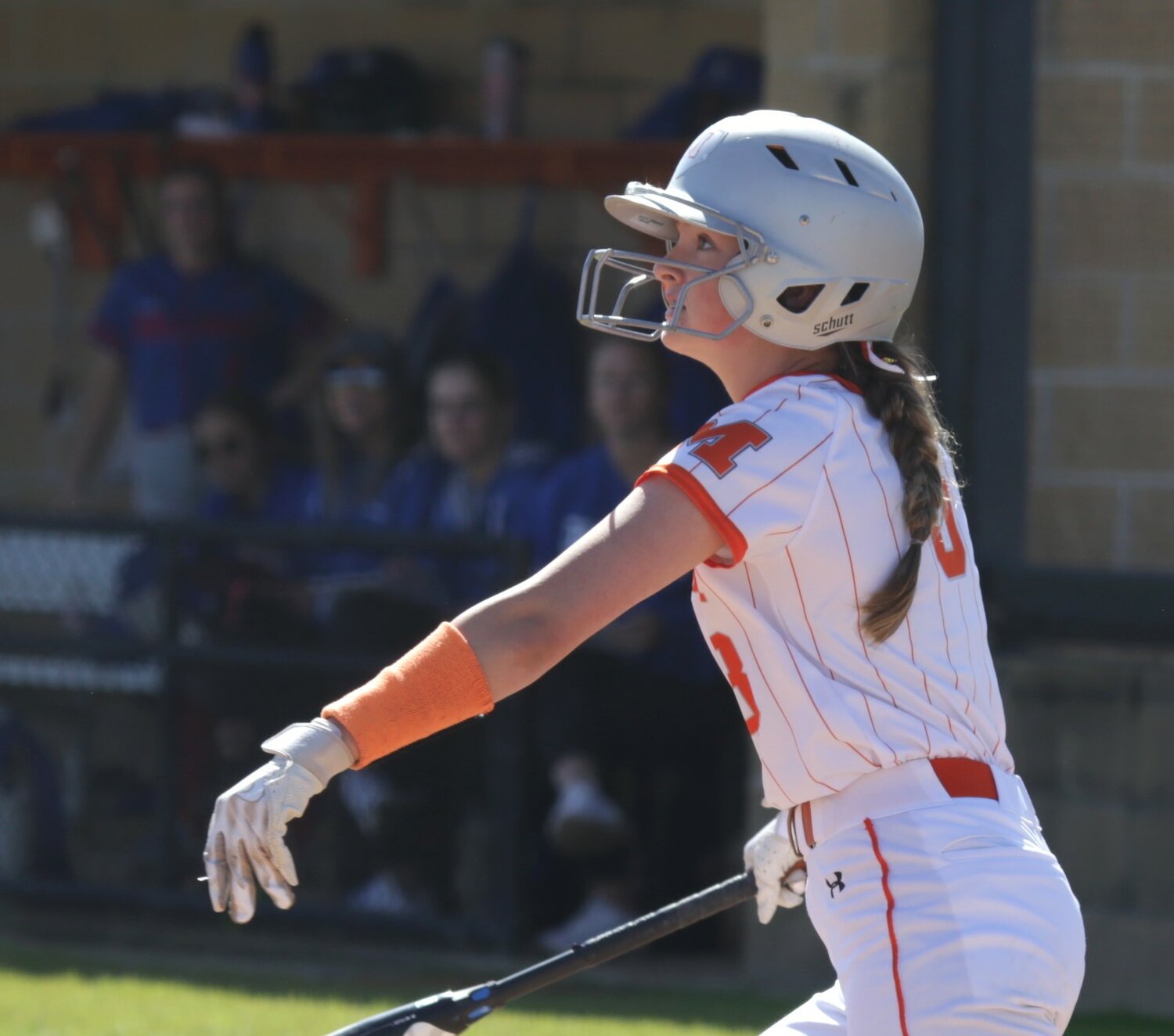 Mineola’s Gracie Lindley sparked the Lady Jackets with her base hit in the bottom of the third in their win over Quitman.